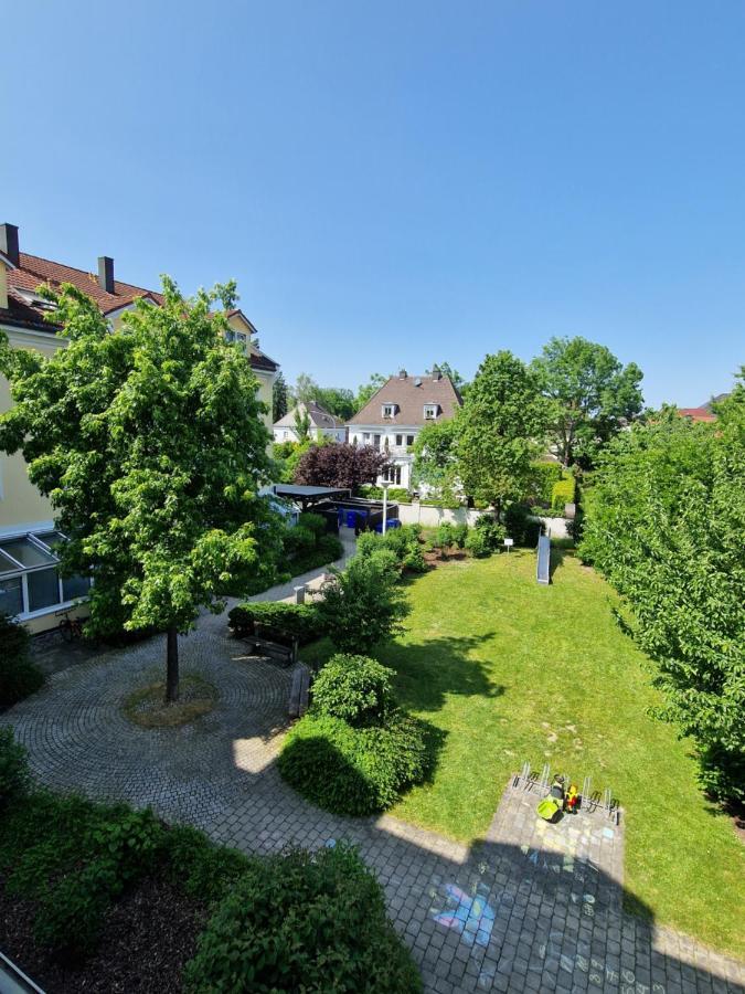 C4S Come4Stay Altötting: Central Apartment with Office & Balcony Exterior photo