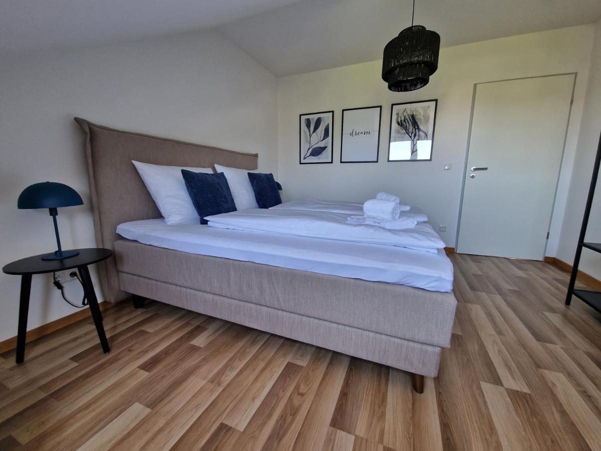C4S Come4Stay Altötting: Central Apartment with Office & Balcony Exterior photo