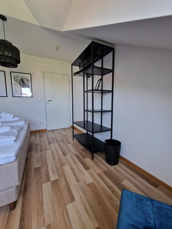 C4S Come4Stay Altötting: Central Apartment with Office & Balcony Exterior photo
