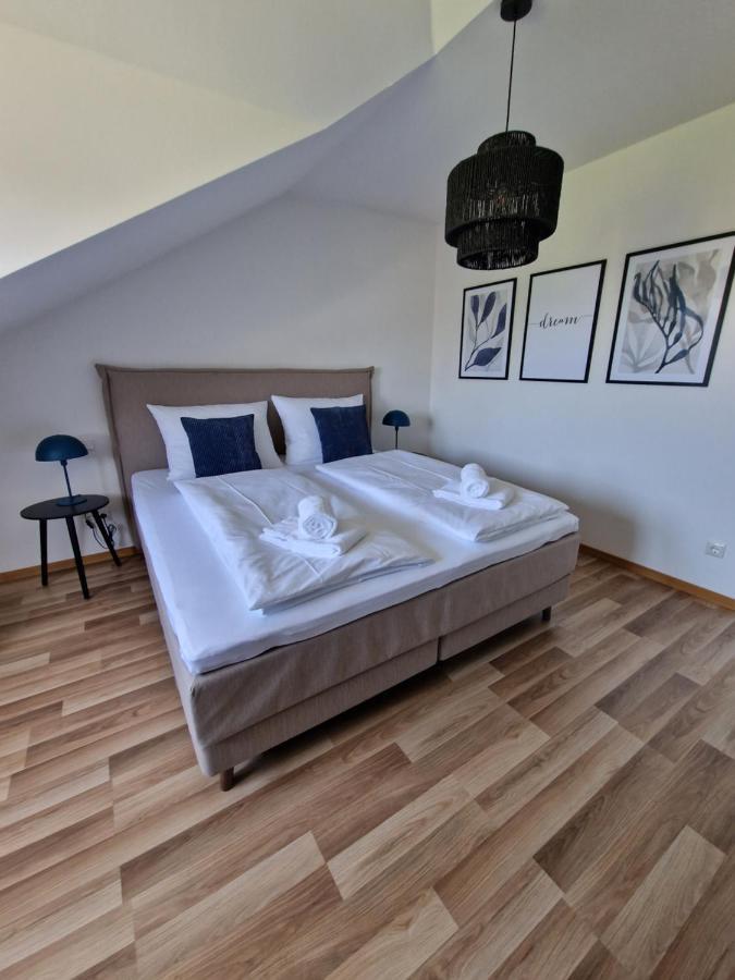 C4S Come4Stay Altötting: Central Apartment with Office & Balcony Exterior photo