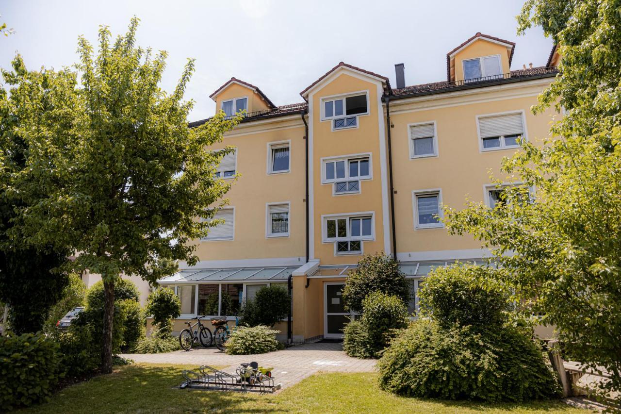 C4S Come4Stay Altötting: Central Apartment with Office & Balcony Exterior photo