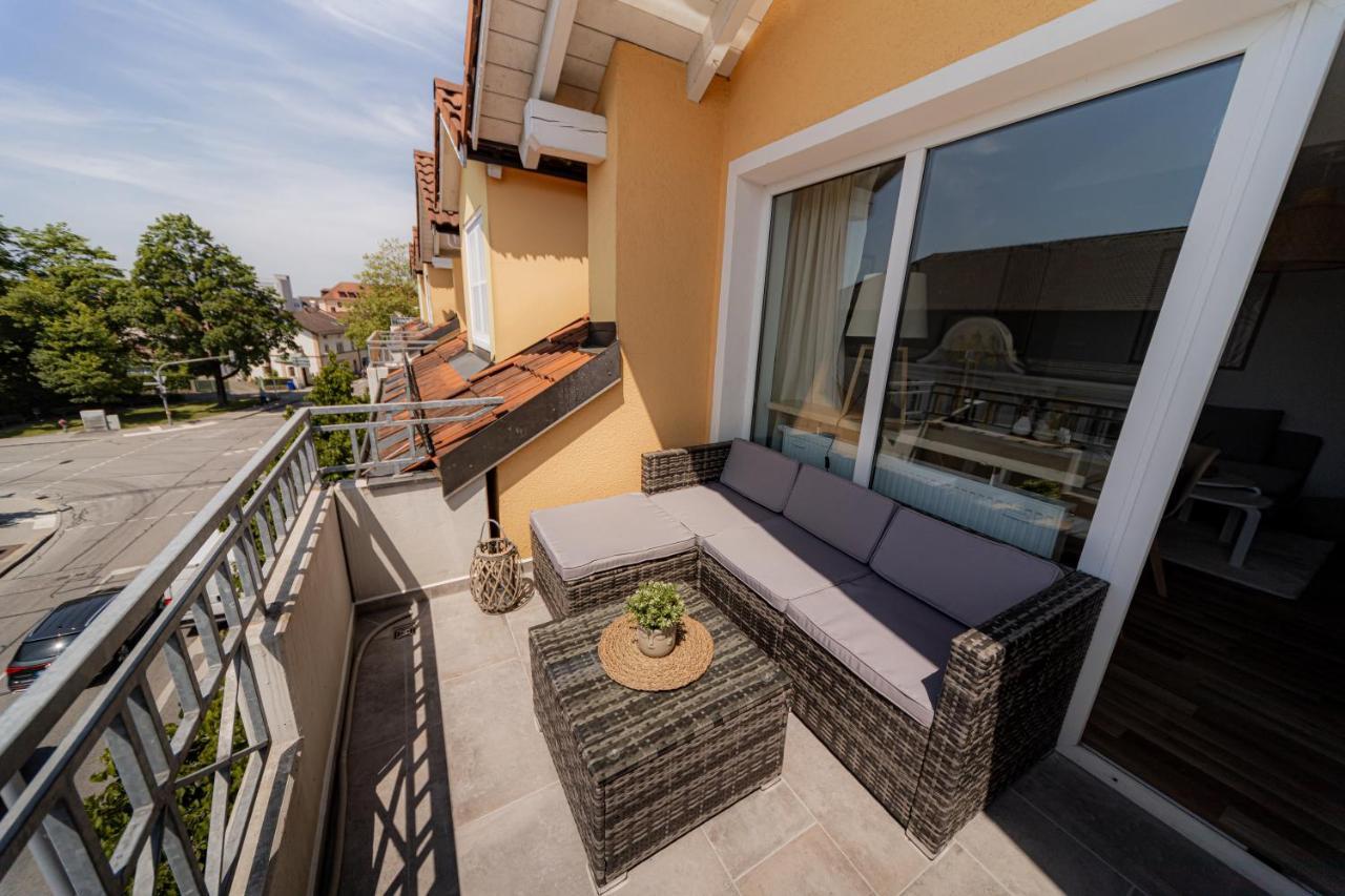 C4S Come4Stay Altötting: Central Apartment with Office & Balcony Exterior photo