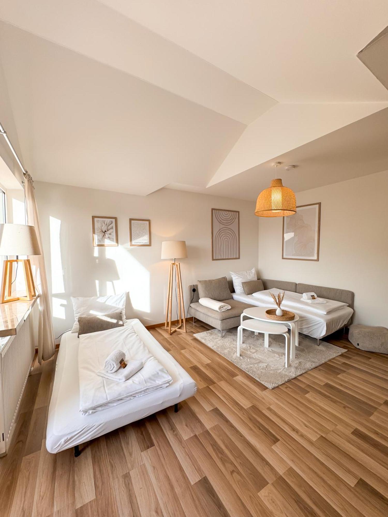 C4S Come4Stay Altötting: Central Apartment with Office & Balcony Exterior photo